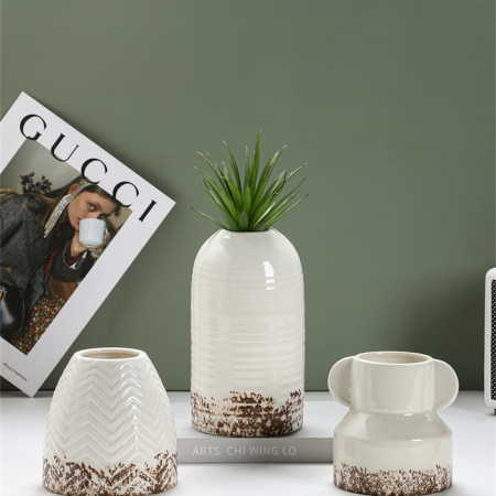 CERAMIC VASE